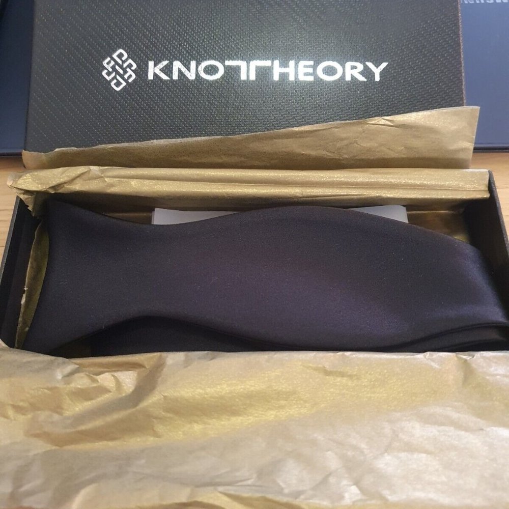 Bow Tie Black Knot Theory